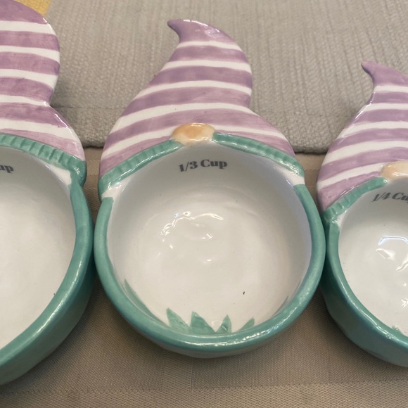 10 Strawberry Street Set Of 4 Stackable Gnome Measuring Cups - Picture 5 of 9